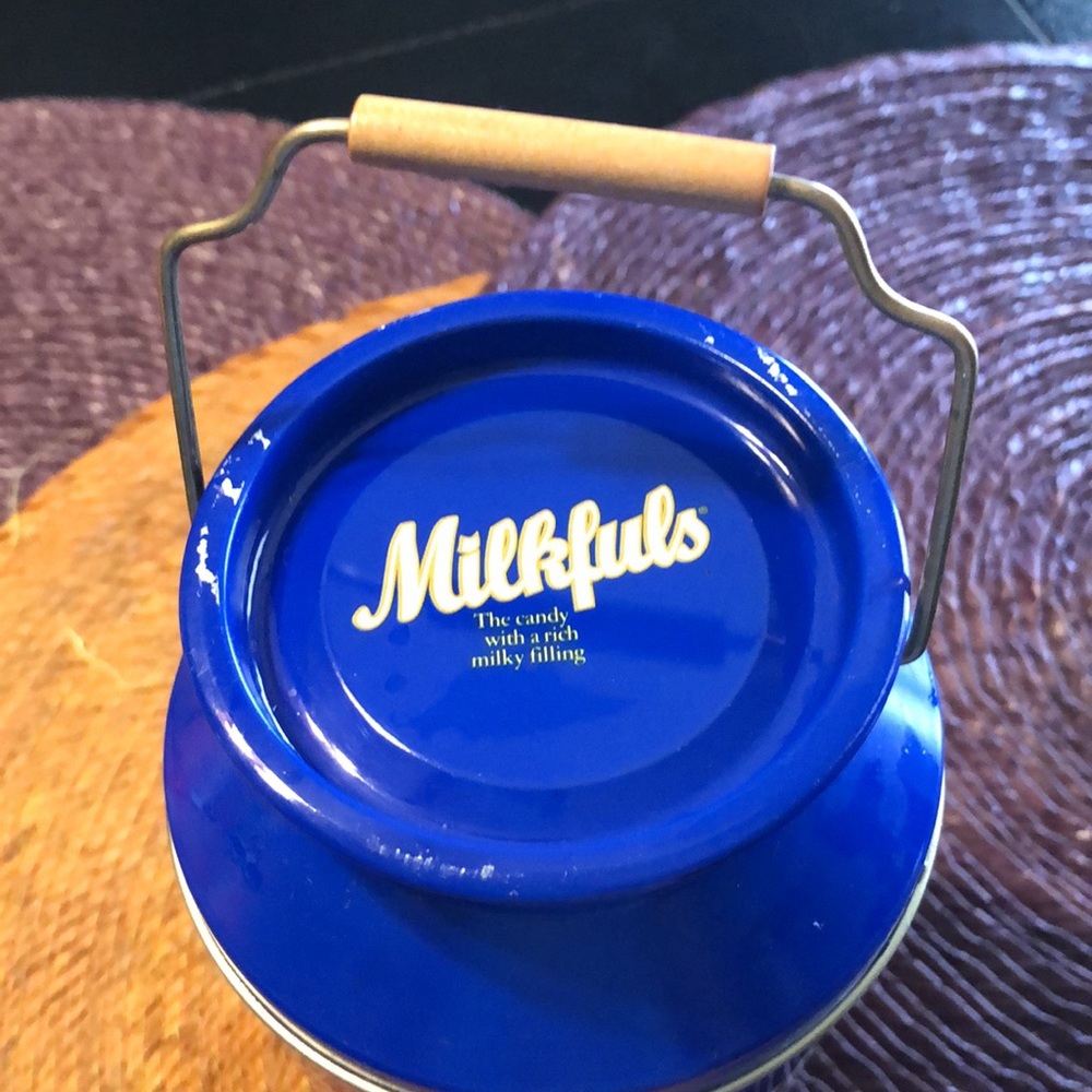 Vintage Milkfuls tin by Storck. - Picture 2 of 5